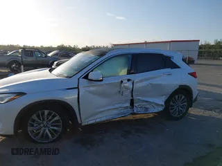 2024 Infiniti QX50 Luxe z VIN 3PCAJ5BA1RF108713, wystawiony jako IAAI lot #42004002 z przebiegiem 14 752 mil mil oraz . Historia ofert i sprzedaży dostępna na DreamBid. Obrazek 6.