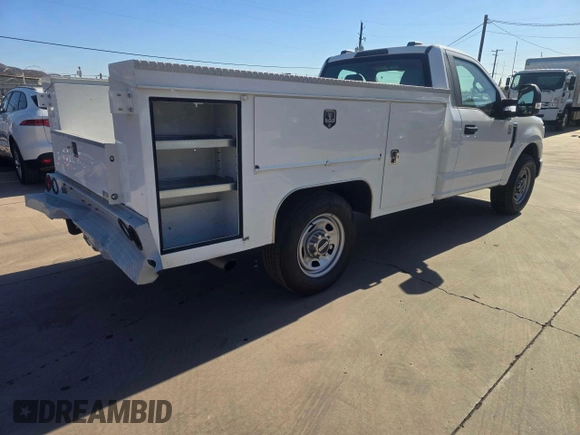 2022 Ford F-350 with VIN 1FDRF3E67NEC97018, listed as a Copart auction lot 41948425 with 60,422 mi miles and Salvage title. Bid and sale history available at DreamBid. Image 4.