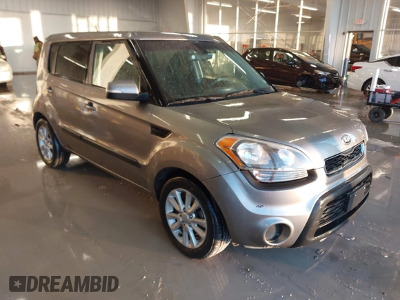 2013 Kia Soul ! with VIN KNDJT2A69D7609014, listed as a IAAI auction lot 41393337 with 259,707 mi miles. Bid and sale history available at carsss.com. Image 1.