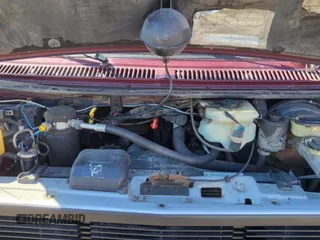 1994 GMC Rally z VIN 1GJGG39K6RF527981, wystawiony jako Copart lot #50758635 z przebiegiem 159 751 mil mil oraz Tytuł czysty. Historia ofert i sprzedaży dostępna na DreamBid. Obrazek 7.