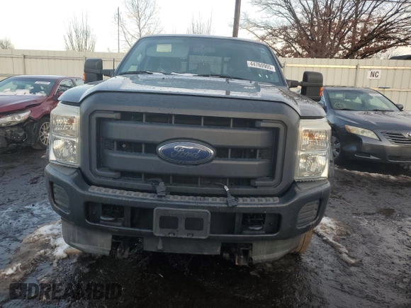 2013 Ford F-250 XL with VIN 1FT7X2B67DEB89309, listed as a Copart auction lot 44760905 with 269,587 mi miles and Salvage Title. Bid and sale history available at DreamBid. Image 5.