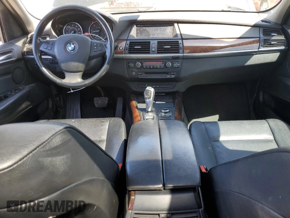 2012 BMW X5 35d z VIN 5UXZW0C59CL670242, wystawiony jako Copart lot #57638165 z przebiegiem 174 430 mil mil oraz Szkoda całkowita • Salvage title. Historia ofert i sprzedaży dostępna na DreamBid. Obrazek 8.