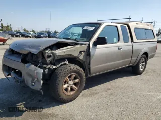 2004 Nissan Frontier XE z VIN 1N6DD26TX4C425732, wystawiony jako Copart lot #54877705 z przebiegiem 246 341 mil mil oraz Szkoda całkowita • Salvage title. Historia ofert i sprzedaży dostępna na DreamBid. Obrazek 1.