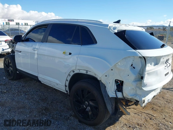 2024 Volkswagen Atlas SE with VIN 1V2KE2CA8RC231006, listed as a IAAI auction lot 41741151 with 15,291 mi miles and . Bid and sale history available at DreamBid. Image 3.