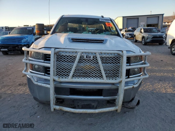 2017 Chevrolet Silverado 3500HD Work Truck with VIN 1GC4KYCY0HF198664, listed as a Copart auction lot 84520084 with 190,076 mi miles and Salvage Title. Bid and sale history available at carsss.com. Image 5.