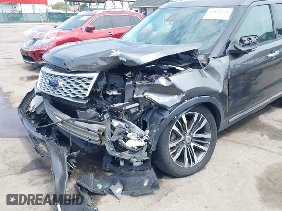 2016 Ford Explorer Platinum z VIN 1FM5K8HT4GGB49067, wystawiony jako IAAI lot #42093235 z przebiegiem 138 272 mil mil oraz . Historia ofert i sprzedaży dostępna na DreamBid. Obrazek 6.