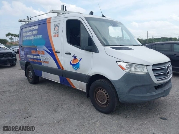 2019 Mercedes-Benz Sprinter Cargo Van with VIN WD4PF0CD8KT001089, listed as a IAAI auction lot 41795578 with 132,071 mi miles. Bid and sale history available at carsss.com. Image 1.