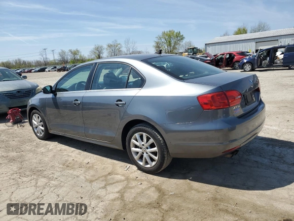 2013 Volkswagen Jetta SE z VIN 3VWDP7AJ8DM352028, wystawiony jako Copart lot #53182505 z przebiegiem 226 944 mil mil oraz Czysty tytuł • Clean title. Historia ofert i sprzedaży dostępna na DreamBid. Obrazek 2.