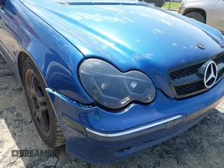 2004 Mercedes-Benz C 230 Kompressor z VIN WDBRF40J24F495227, wystawiony jako IAAI lot #42285246 z przebiegiem 200 008 mil mil oraz . Historia ofert i sprzedaży dostępna na DreamBid. Obrazek 6.