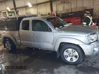 2006 Toyota Tacoma with VIN 5TEUU42N26Z318670, listed as a IAAI auction lot 41582774 with 214,539 mi miles. Bid and sale history available at carsss.com. Image 12.