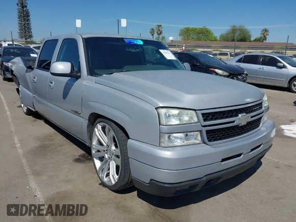 2005 Chevrolet Silverado 1500 LS z VIN 2GCEC13TX51171276, wystawiony jako IAAI lot #41861847 z przebiegiem 163 237 mil mil oraz . Historia ofert i sprzedaży dostępna na DreamBid. Obrazek 1.
