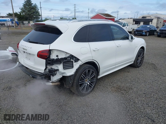 2016 Porsche Cayenne S E-Hybrid z VIN WP1AE2A22GLA17486, wystawiony jako IAAI lot #42229641 z przebiegiem 91 642 mil mil oraz . Historia ofert i sprzedaży dostępna na DreamBid. Obrazek 4.