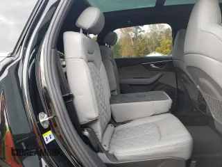 2022 Audi SQ7 Premium Plus z VIN WA1AWBF71ND004376, wystawiony jako Copart lot #37227643 z przebiegiem 16 907 mil mil oraz . Historia ofert i sprzedaży dostępna na DreamBid. Obrazek 6.