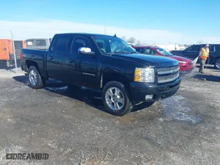 2011 Chevrolet Silverado 1500 LTZ with VIN 3GCPKTE30BG208827, listed as a IAAI auction lot 41364105 with 277,142 mi miles. Bid and sale history available at carsss.com. Image 1.