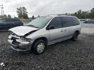 2000 Dodge Caravan SE with VIN 2B4GP44G3YR784939, listed as a Copart auction lot 73253264 with 198,883 mi miles and Salvage Title. Bid and sale history available at carsss.com. Image 1.