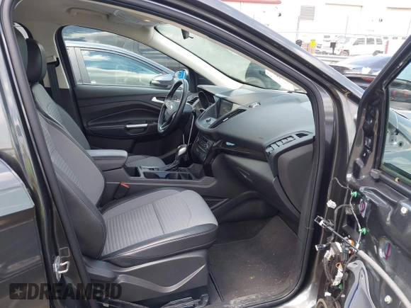 2019 Ford Escape SE z VIN 1FMCU0GD0KUB74569, wystawiony jako IAAI lot #42271476 z przebiegiem 66 335 mil mil oraz . Historia ofert i sprzedaży dostępna na DreamBid. Obrazek 5.