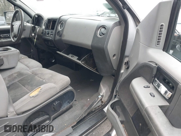 2005 Ford F-150 XLT z VIN 1FTPX04595KC18420, wystawiony jako IAAI lot #41493863 z przebiegiem 181 395 mil mil oraz . Historia ofert i sprzedaży dostępna na DreamBid. Obrazek 5.