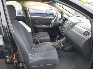 2009 Nissan Versa S z VIN 3N1BC13E79L481641, wystawiony jako IAAI lot #42389169 z przebiegiem 251 615 mil mil oraz . Historia ofert i sprzedaży dostępna na DreamBid. Obrazek 5.