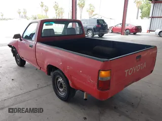 1991 Toyota Pickup with VIN JT4RN81A4M0071920, listed as a IAAI auction lot 42657768 with 257,702 mi miles and . Bid and sale history available at DreamBid. Image 3.