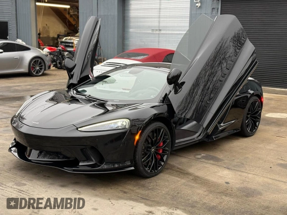 2023 McLaren GT z VIN SBM22GCA3PW002548, wystawiony jako Copart lot #52157855 z przebiegiem 779 mil mil oraz Szkody całkowita. Historia ofert i sprzedaży dostępna na DreamBid. Obrazek 8.