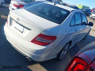 2009 Mercedes-Benz C-Class 3.0L Sport with VIN WDDGF54X09F235581, listed as a IAAI auction lot 41398115 with 146,740 mi miles. Bid and sale history available at carsss.com. Image 4.