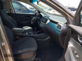 2016 Kia Sorento LX with VIN 5XYPG4A5XGG110456, listed as a IAAI auction lot 41960711 with 150,511 mi miles. Bid and sale history available at carsss.com. Image 5.