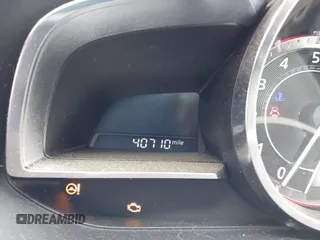 2016 Mazda 3 S Grand Touring z VIN JM1BM1N36G1344247, wystawiony jako IAAI lot #41382859 z przebiegiem 40 710 mil mil oraz . Historia ofert i sprzedaży dostępna na DreamBid. Obrazek 15.