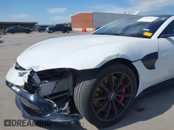 2019 Aston Martin Vantage z VIN SCFSMGAW4KGN01848, wystawiony jako IAAI lot #42032076 z przebiegiem 54 469 mil mil oraz . Historia ofert i sprzedaży dostępna na DreamBid. Obrazek 6.