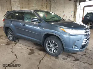 2019 Toyota Highlander SE with VIN 5TDJZRFH4KS747306, listed as a IAAI auction lot 41867414 with 96,247 mi miles. Bid and sale history available at carsss.com. Image 1.
