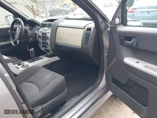 2008 Mercury Mariner with VIN 4M2CU91198KJ18085, listed as a IAAI auction lot 41568365 with 255,661 mi miles. Bid and sale history available at carsss.com. Image 5.
