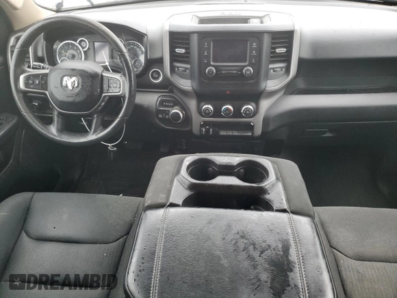 2020 Ram 1500 Tradesman z VIN 1C6SRFNT0LN414883, wystawiony jako Copart lot #56750054 z przebiegiem 119 340 mil mil oraz Szkoda całkowita • Salvage title. Historia ofert i sprzedaży dostępna na DreamBid. Obrazek 8.