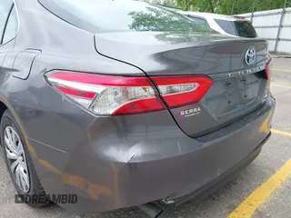2019 Toyota Camry Hybrid LE z VIN 4T1B31HK4KU511360, wystawiony jako IAAI lot #42298260 z przebiegiem 133 019 mil mil oraz . Historia ofert i sprzedaży dostępna na DreamBid. Obrazek 18.