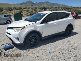 2018 Toyota RAV4 LE z VIN JTMBFREV2JD253105, wystawiony jako Copart lot #58011225 z przebiegiem 68 130 mil mil oraz Szkoda całkowita • Salvage title. Historia ofert i sprzedaży dostępna na DreamBid. Obrazek 1.