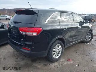 2016 Kia Sorento LX with VIN 5XYPG4A38GG124550, listed as a IAAI auction lot 41444386 with 170,095 mi miles. Bid and sale history available at carsss.com. Image 4.