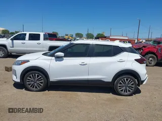 2024 Nissan Kicks SV z VIN 3N1CP5CV0RL482954, wystawiony jako IAAI lot #41978519 z przebiegiem 13 816 mil mil oraz . Historia ofert i sprzedaży dostępna na DreamBid. Obrazek 15.