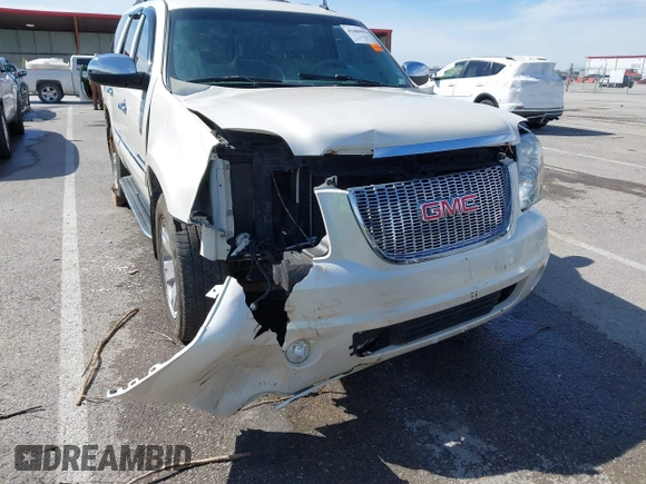 2008 GMC Yukon SLT w/4SB with VIN 1GKFK13078R209074, listed as a IAAI auction lot 41869070 with 180,950 mi miles. Bid and sale history available at carsss.com. Image 6.