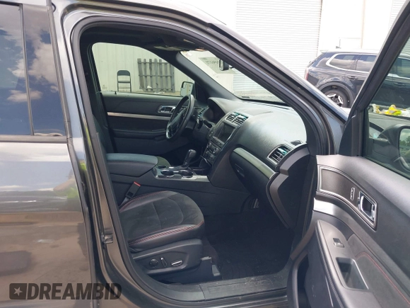 2018 Ford Explorer XLT z VIN 1FM5K7D83JGC51303, wystawiony jako IAAI lot #42456171 z przebiegiem 110 155 mil mil oraz . Historia ofert i sprzedaży dostępna na DreamBid. Obrazek 5.