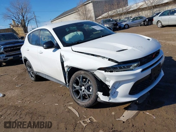2024 Dodge Hornet GT z VIN ZACNDFAN4R3A39440, wystawiony jako IAAI lot #41624840 z przebiegiem 12 889 mil mil oraz . Historia ofert i sprzedaży dostępna na DreamBid. Obrazek 1.