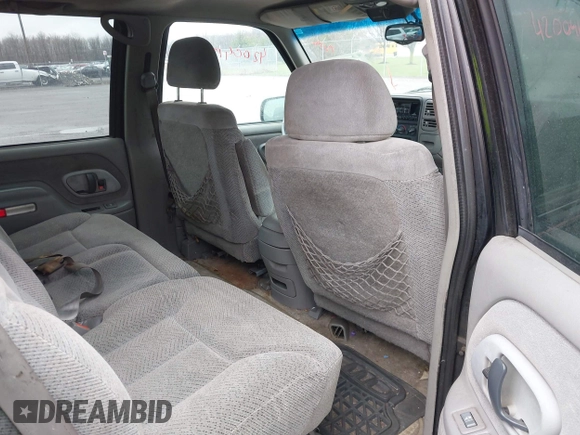 1999 Chevrolet Tahoe Z71 z VIN 1GNEK13R9XJ515820, wystawiony jako IAAI lot #42004125 z przebiegiem 251 184 mil mil oraz . Historia ofert i sprzedaży dostępna na DreamBid. Obrazek 8.