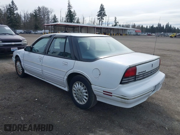 1996 Oldsmobile Cutlass Supreme S z VIN 1G3WH52M6TF328427, wystawiony jako IAAI lot #41718618 z przebiegiem 104 914 mil mil oraz . Historia ofert i sprzedaży dostępna na DreamBid. Obrazek 3.
