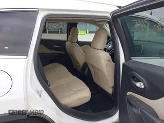 2017 Jeep Cherokee Latitude z VIN 1C4PJMCS0HW547004, wystawiony jako IAAI lot #42286345 z przebiegiem 153 186 mil mil oraz . Historia ofert i sprzedaży dostępna na DreamBid. Obrazek 8.