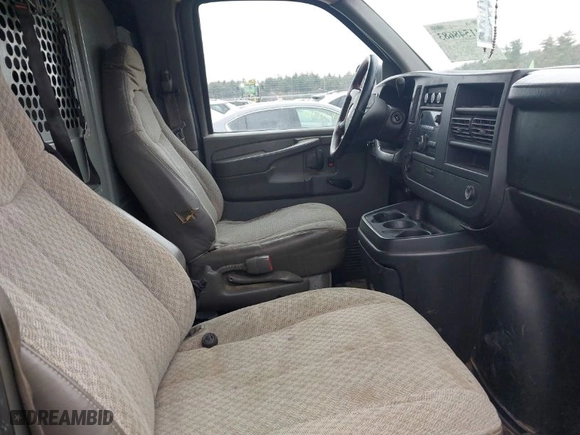 2009 Chevrolet Express Cargo Van with VIN 1GCFG15X991147555, listed as a IAAI auction lot 41548683 with 196,201 mi miles. Bid and sale history available at carsss.com. Image 5.