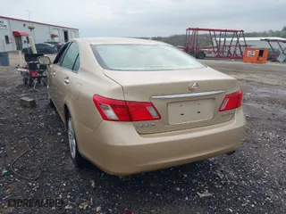 2007 Lexus ES 350 with VIN JTHBJ46G272101832, listed as a IAAI auction lot 41924490 with 156,730 mi miles. Bid and sale history available at carsss.com. Image 3.