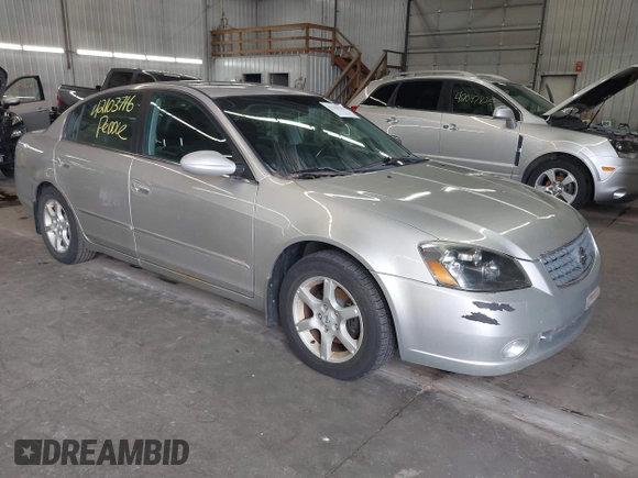 2005 Nissan Altima 2.5 S with VIN 1N4AL11D35C394401, listed as a IAAI auction lot 42103716 with 211,767 mi miles. Bid and sale history available at carsss.com. Image 1.