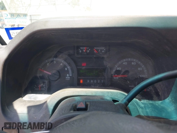 2011 Ford Econoline Passenger XL z VIN 1FBSS3BL9BDA52335, wystawiony jako IAAI lot #42248296 z przebiegiem 109 251 mil mil oraz . Historia ofert i sprzedaży dostępna na DreamBid. Obrazek 7.