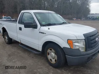 2009 Ford F-150 XL z VIN 1FTRF14W29KB57895, wystawiony jako IAAI lot #41901281 z przebiegiem 233 792 mil mil oraz . Historia ofert i sprzedaży dostępna na DreamBid. Obrazek 1.