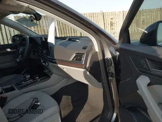2022 Audi Q5 S line Premium z VIN WA1GAAFY0N2140330, wystawiony jako IAAI lot #41756318 z przebiegiem 39 165 mil mil oraz . Historia ofert i sprzedaży dostępna na DreamBid. Obrazek 5.