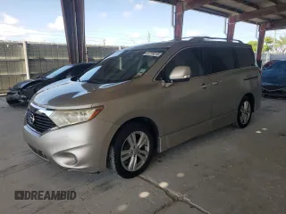 2013 Nissan Quest LE z VIN JN8AE2KPXD9064970, wystawiony jako Copart lot #57719215 z przebiegiem 70 068 mil mil oraz Czysty tytuł • Clean title. Historia ofert i sprzedaży dostępna na DreamBid. Obrazek 1.