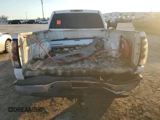 2001 Chevrolet Silverado 1500HD LS z VIN 1GCGC13U21F143976, wystawiony jako Copart lot #85952204 z przebiegiem Nie podano mil oraz Nie do naprawy • Non repairable. Historia ofert i sprzedaży dostępna na DreamBid. Obrazek 6.