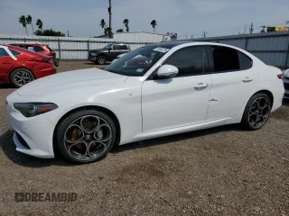 2022 Alfa Romeo Giulia Veloce z VIN ZARFANBNXN7665165, wystawiony jako Copart lot #51659775 z przebiegiem 31 419 mil mil oraz Szkody całkowita. Historia ofert i sprzedaży dostępna na DreamBid. Obrazek 1.
